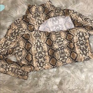 Snake skin cut out blouse , 1XL.